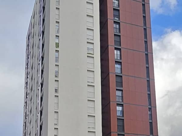 Tours d’habitation après rénovation des façades (chantier de Noisy)