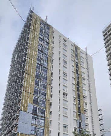 Tour d’habitation pendant la rénovation de sa façade (chantier de Noisy)